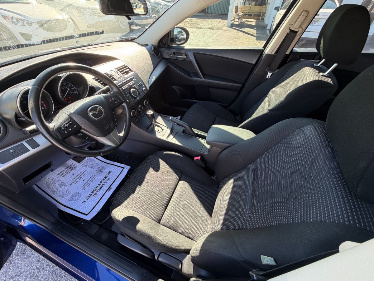 2013 Mazda Mazda3 Hatchback photo 16