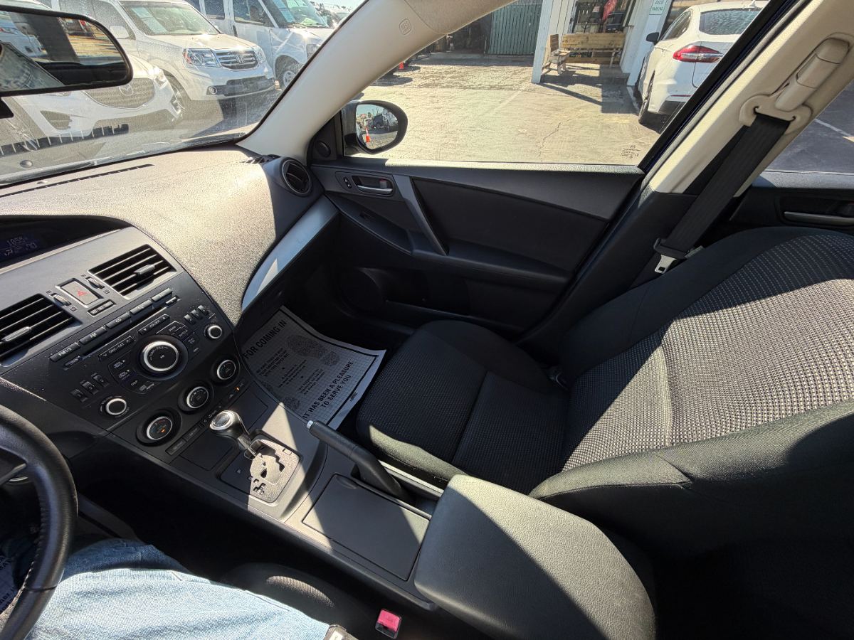 2013 Mazda Mazda3 Hatchback photo 22