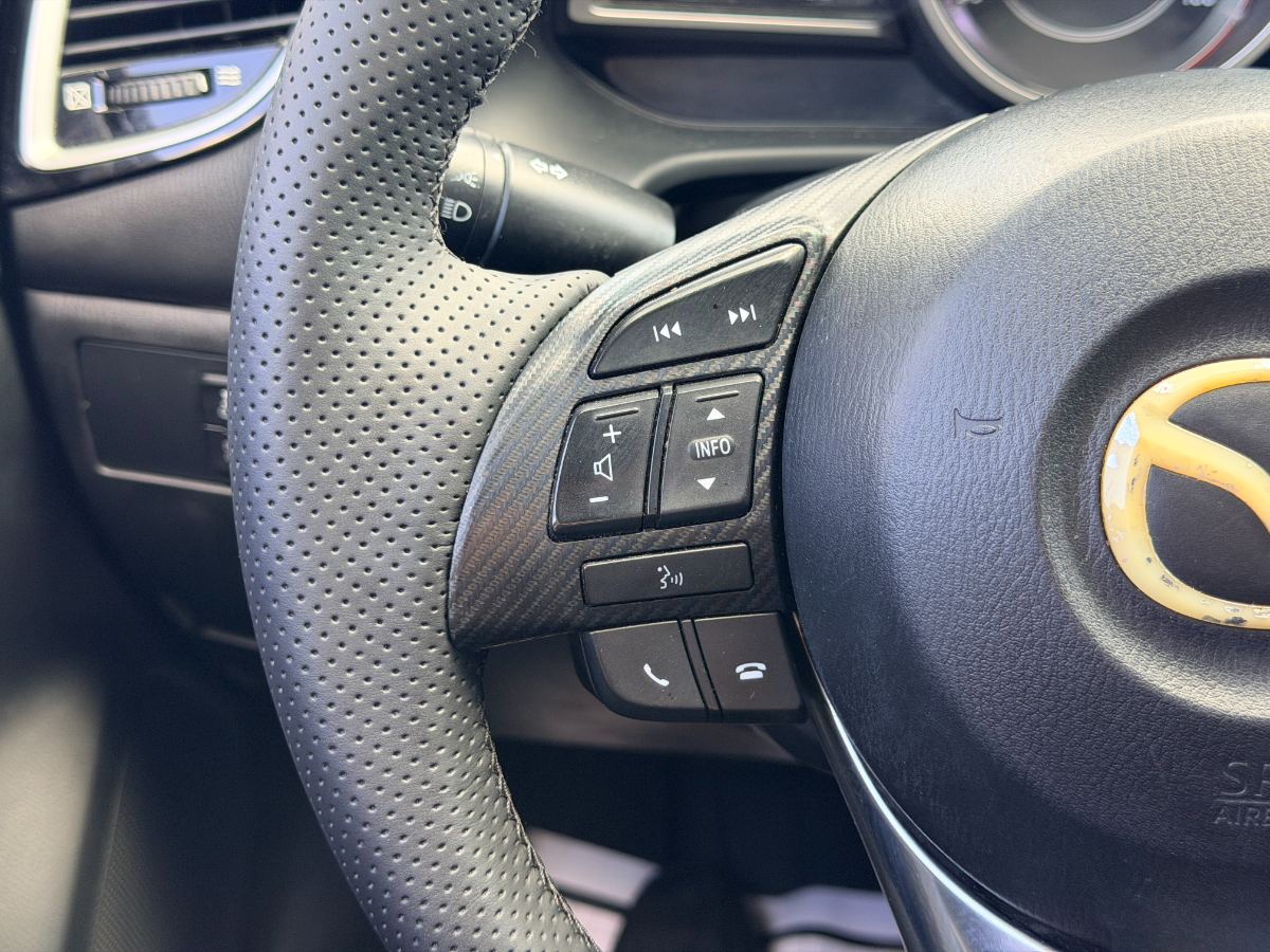 2014 Mazda Mazda3 Hatchback photo 18