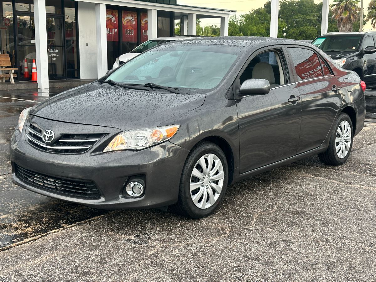 2013 Toyota Corolla photo 3