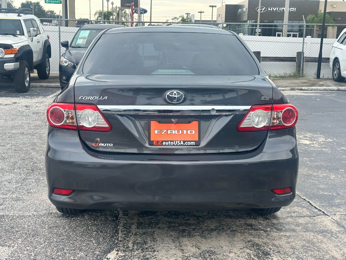 2013 Toyota Corolla photo 7