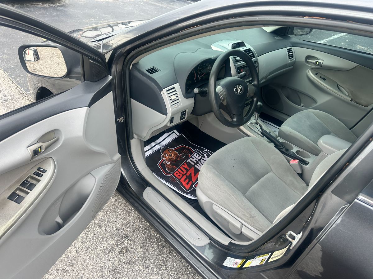2013 Toyota Corolla photo 13