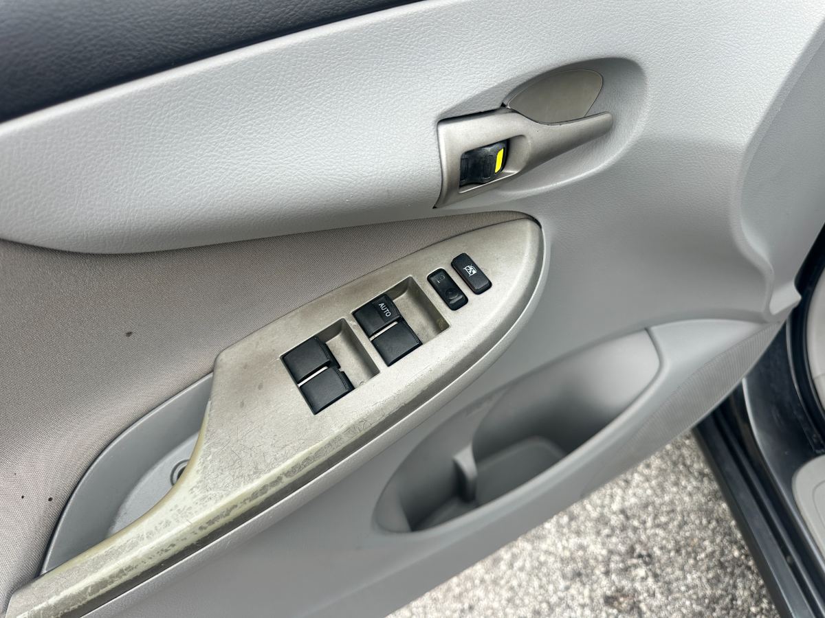 2013 Toyota Corolla photo 14