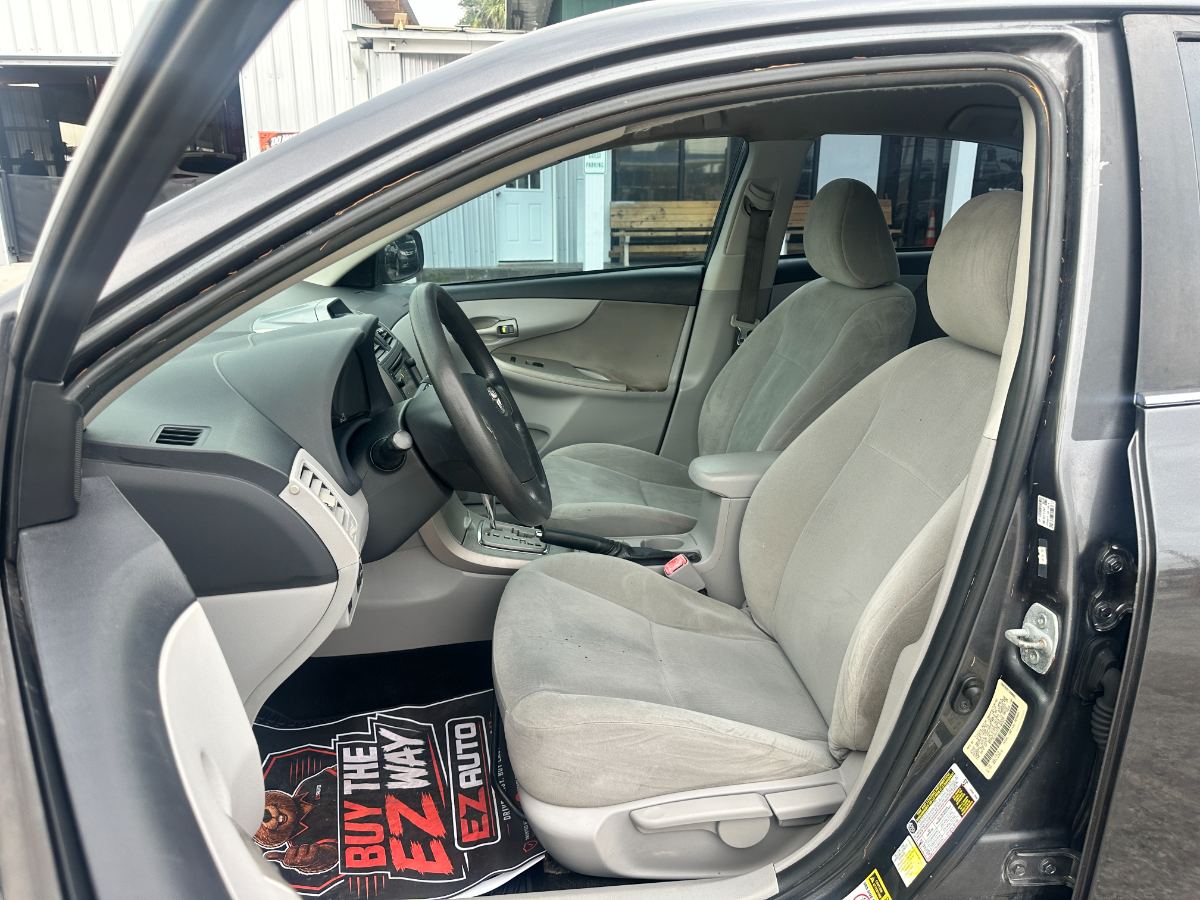 2013 Toyota Corolla photo 15