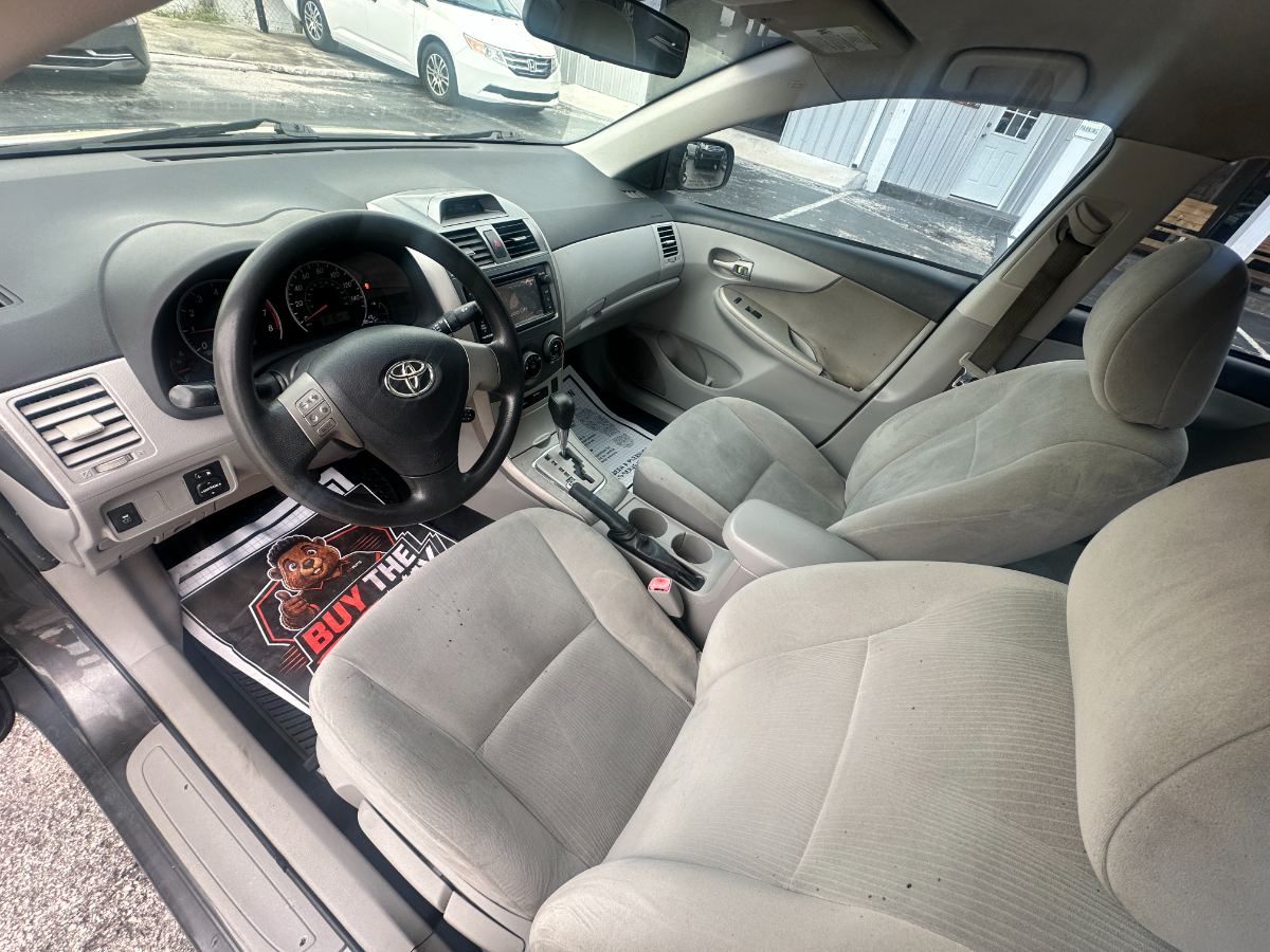 2013 Toyota Corolla photo 16