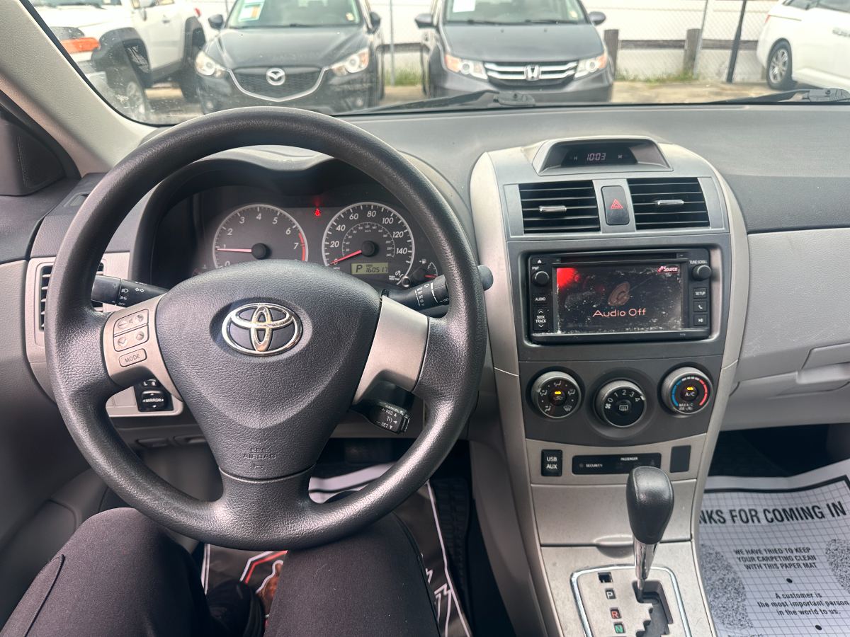 2013 Toyota Corolla photo 17