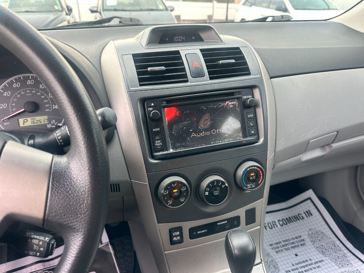 2013 Toyota Corolla photo 19