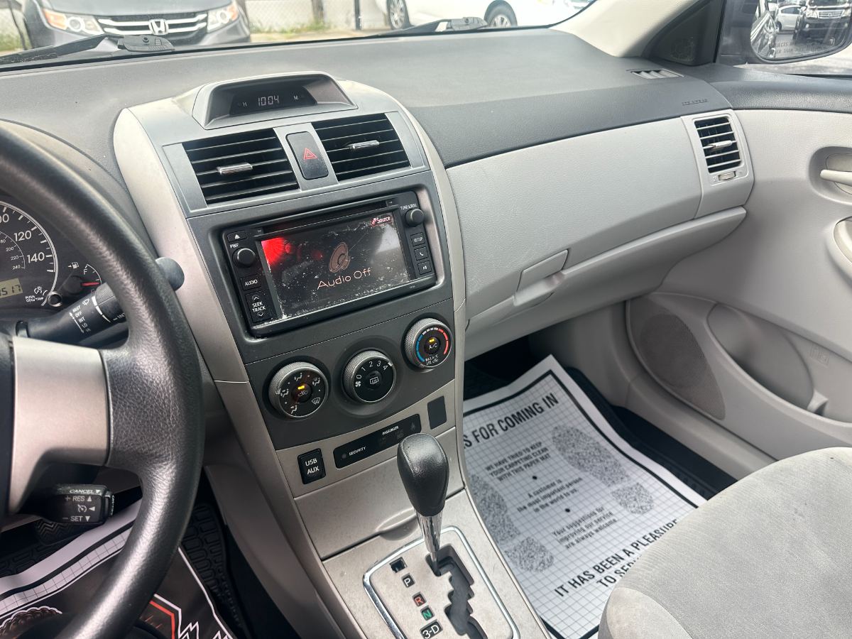 2013 Toyota Corolla photo 20