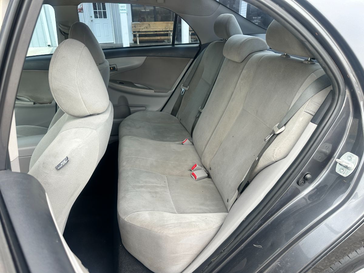 2013 Toyota Corolla photo 23