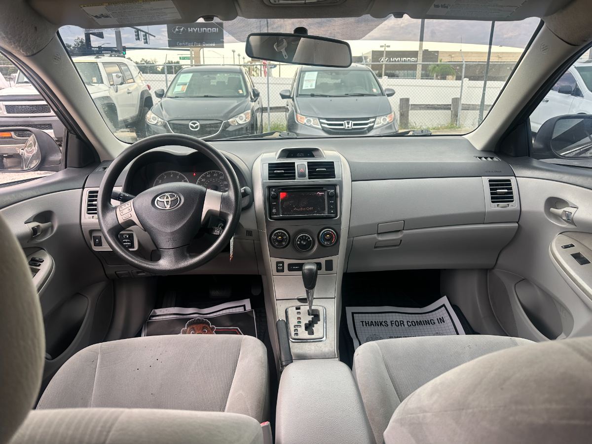 2013 Toyota Corolla photo 24