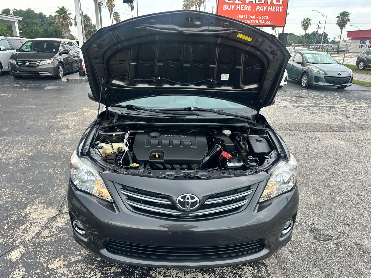 2013 Toyota Corolla photo 28