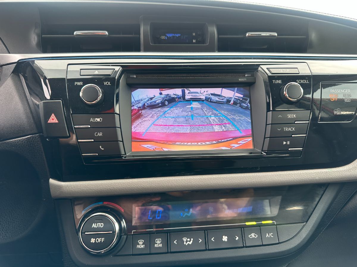 2016 Toyota Corolla photo 19