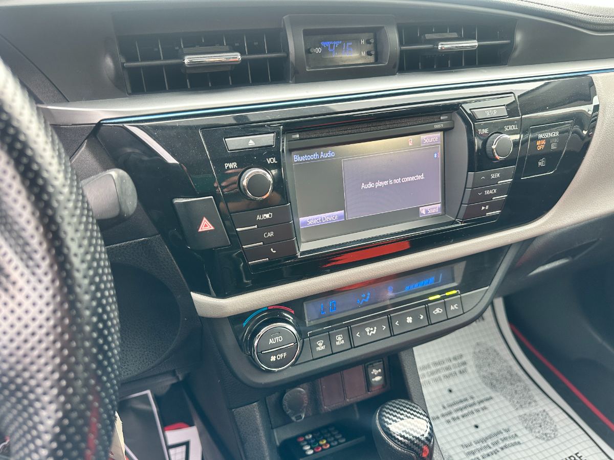2016 Toyota Corolla photo 20