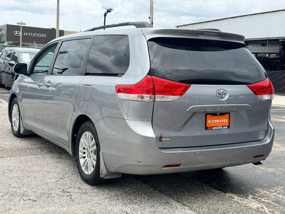 2013 Toyota Sienna photo 5
