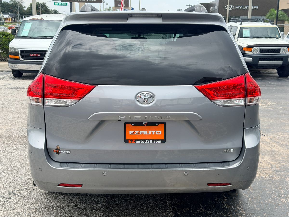 2013 Toyota Sienna photo 6