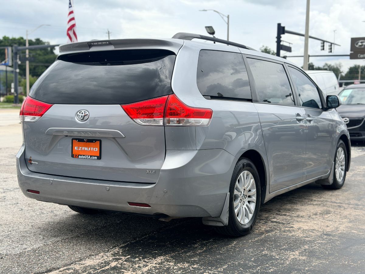 2013 Toyota Sienna photo 7