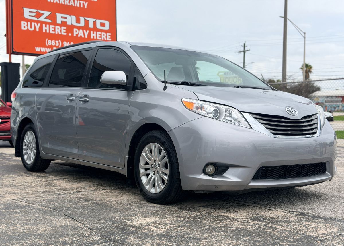 2013 Toyota Sienna photo 9
