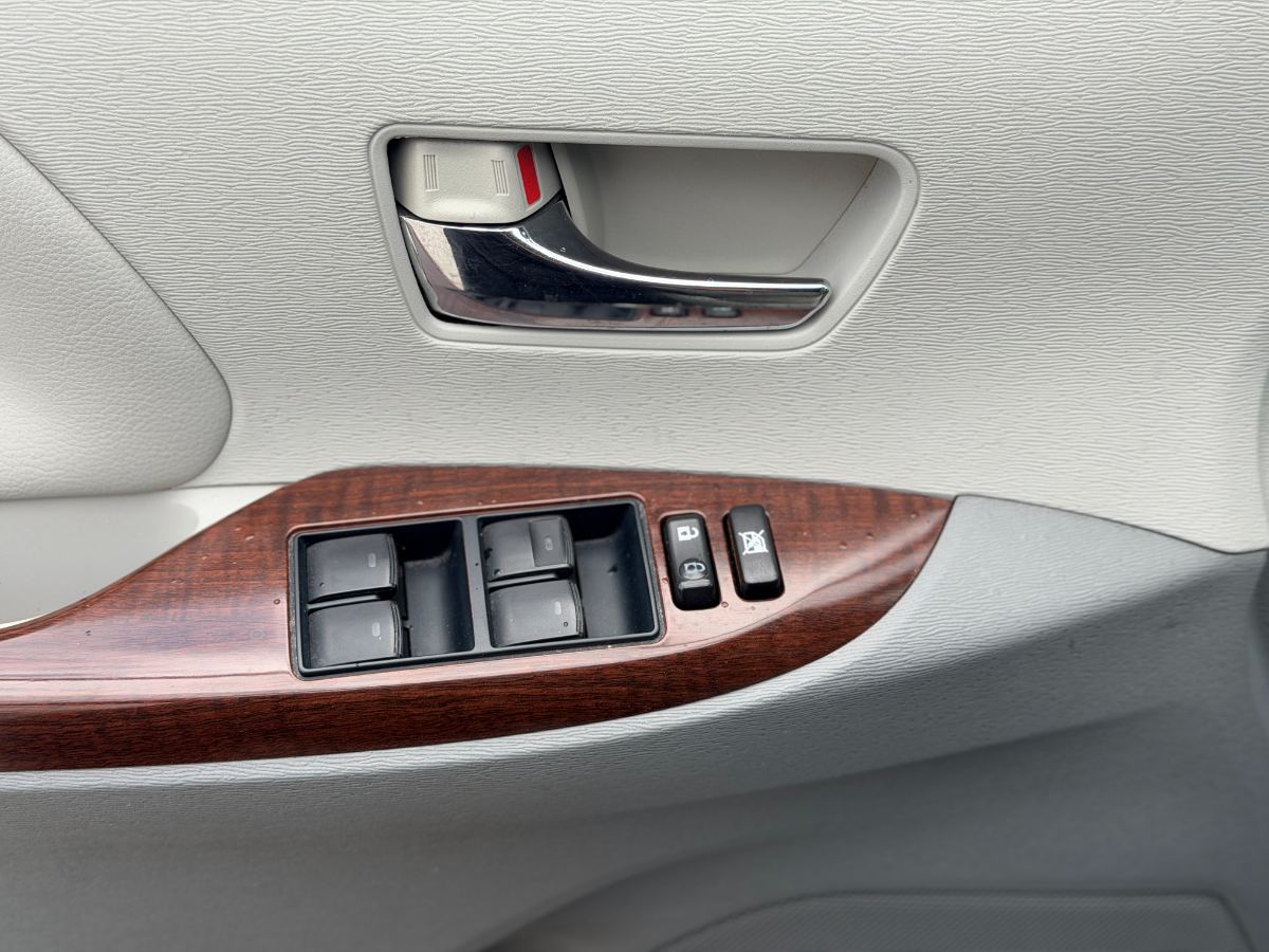 2013 Toyota Sienna photo 10