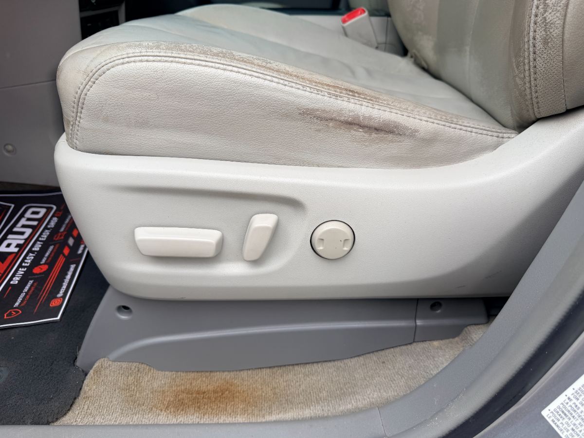 2013 Toyota Sienna photo 13