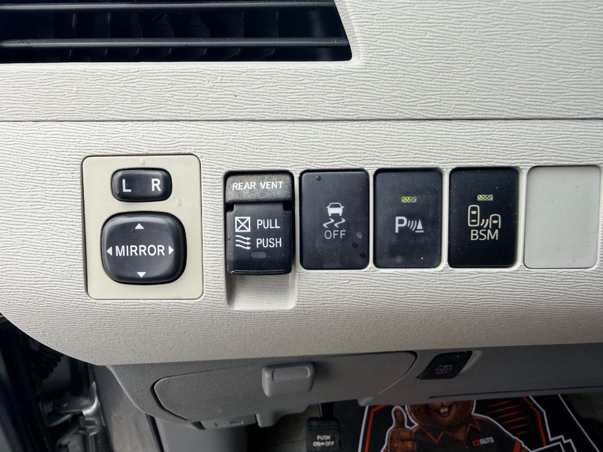 2013 Toyota Sienna photo 14