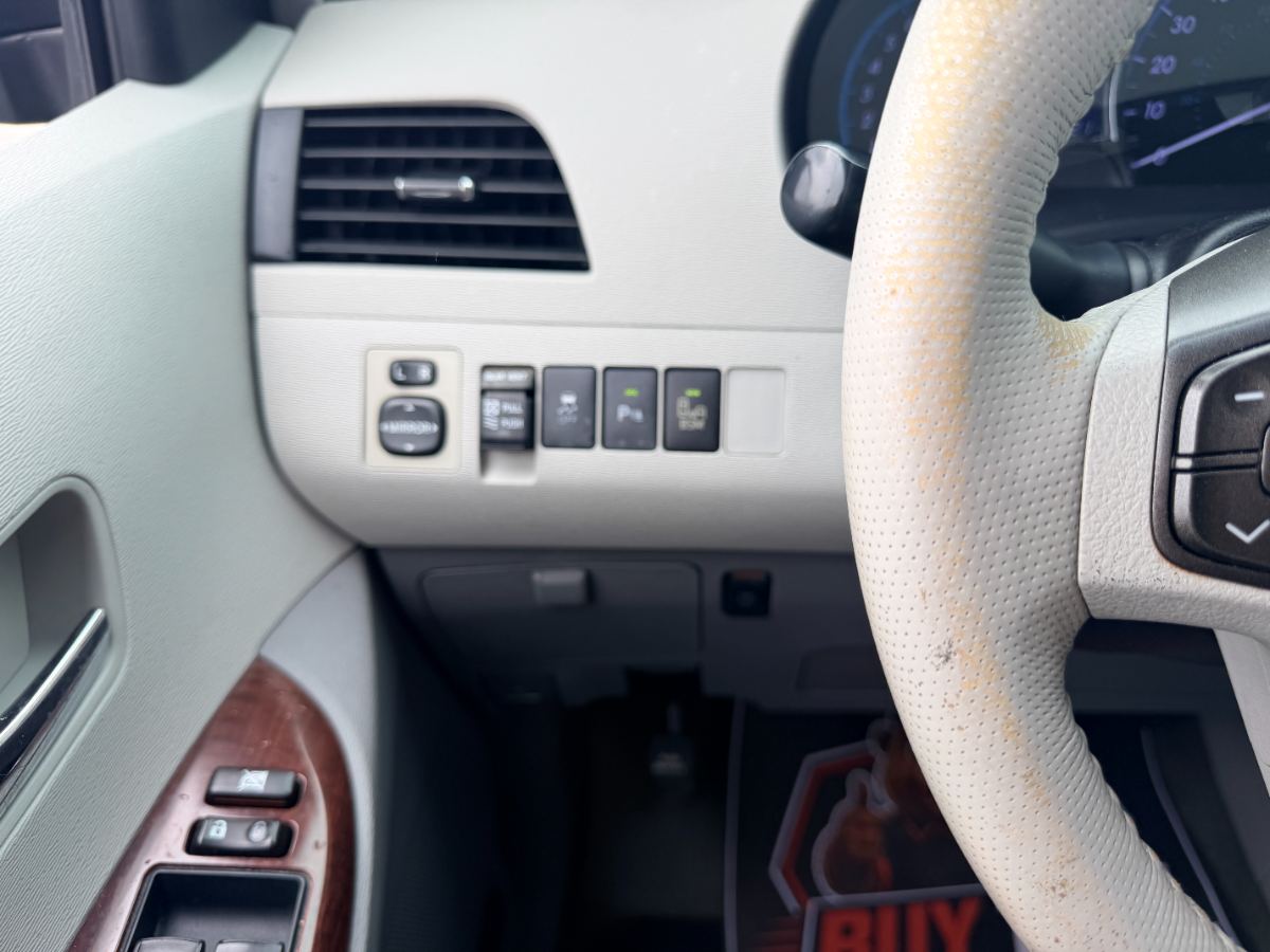 2013 Toyota Sienna photo 15