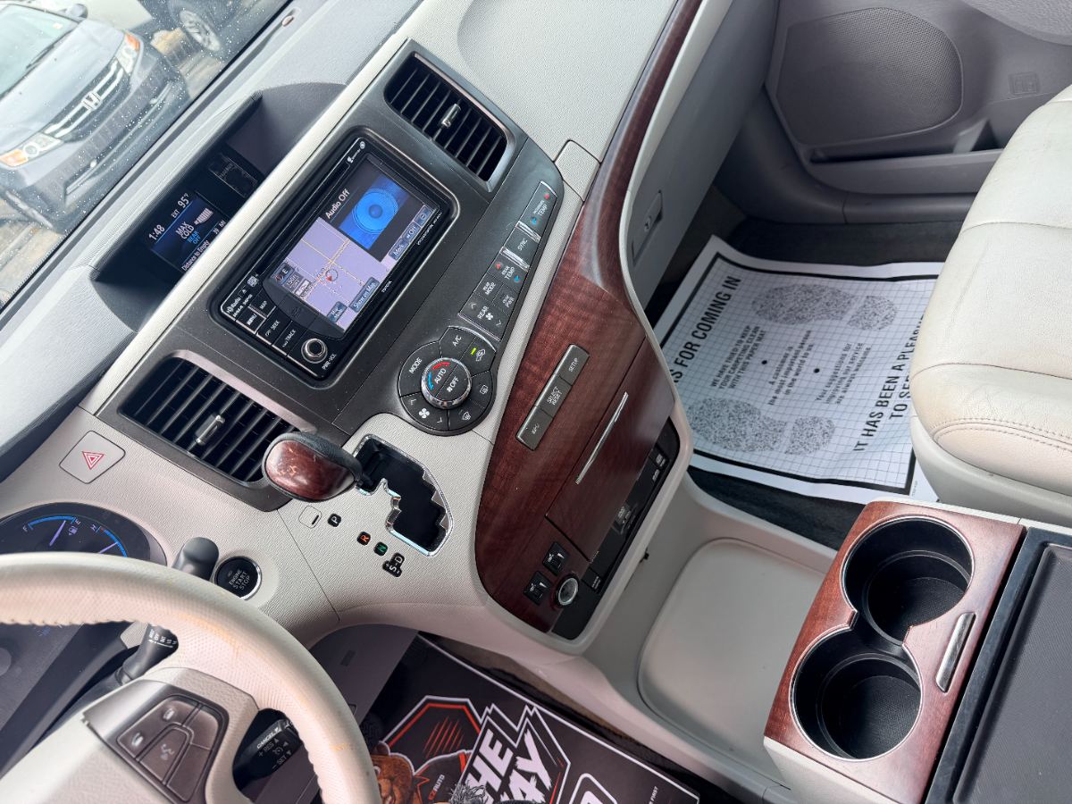 2013 Toyota Sienna photo 20