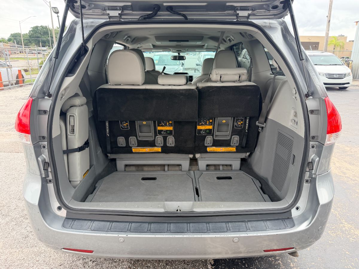 2013 Toyota Sienna photo 31