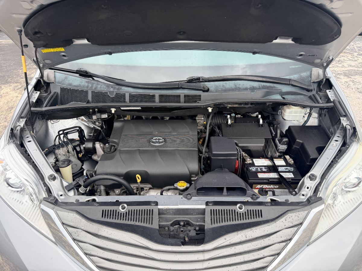 2013 Toyota Sienna photo 33