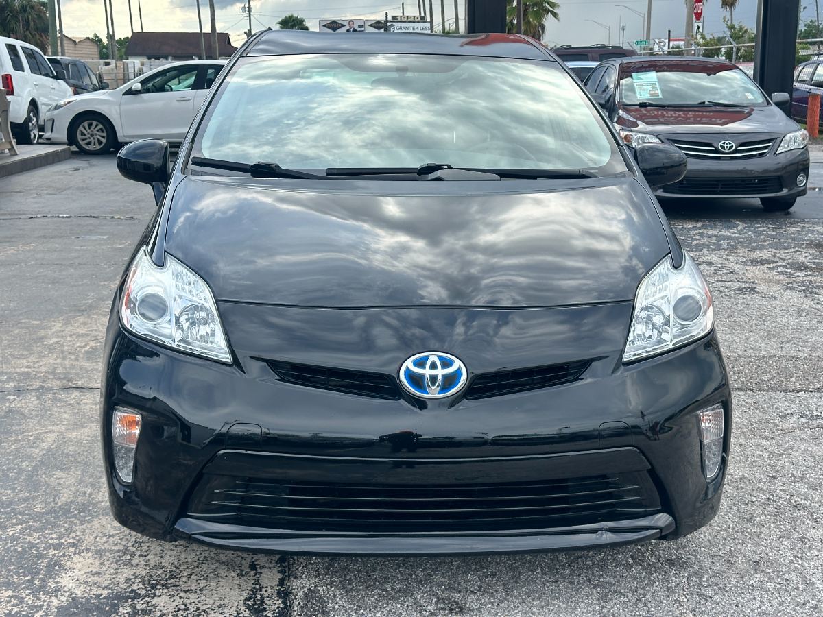 2015 Toyota Prius photo 2