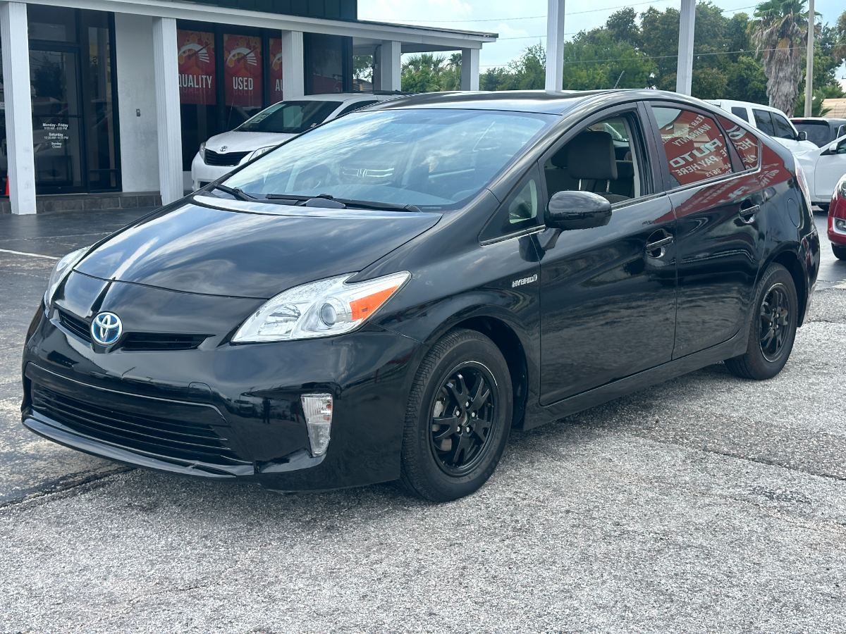 2015 Toyota Prius photo 3
