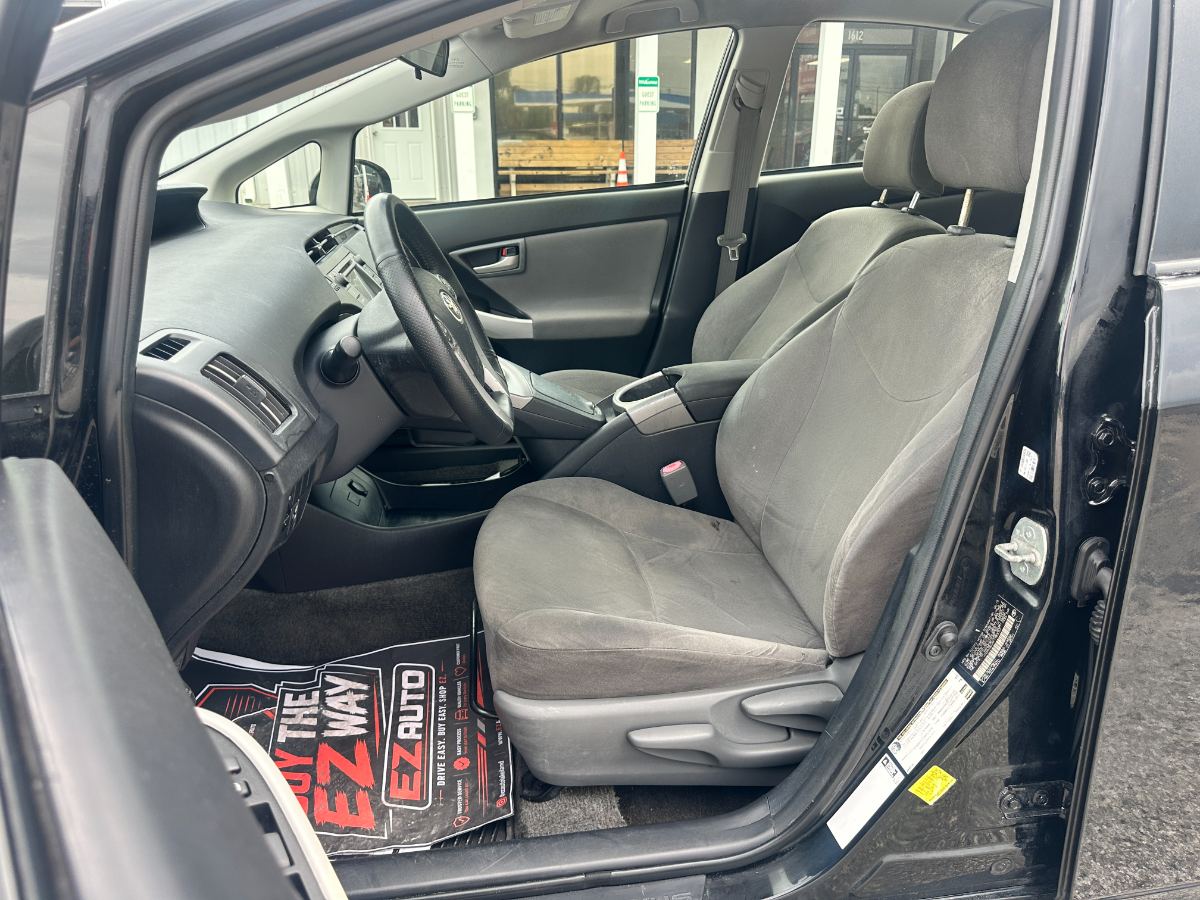 2015 Toyota Prius photo 13