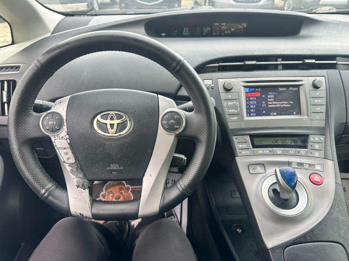 2015 Toyota Prius photo 16