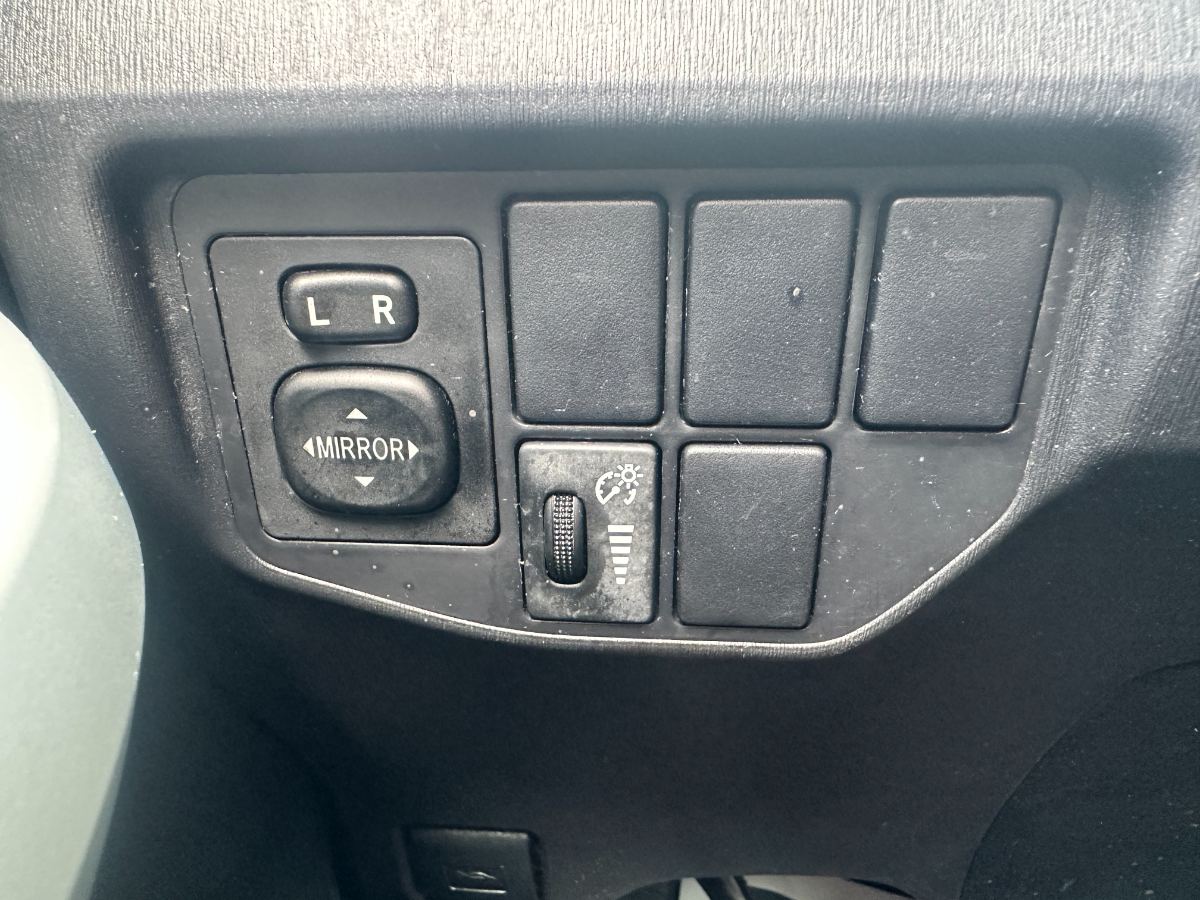 2015 Toyota Prius photo 19
