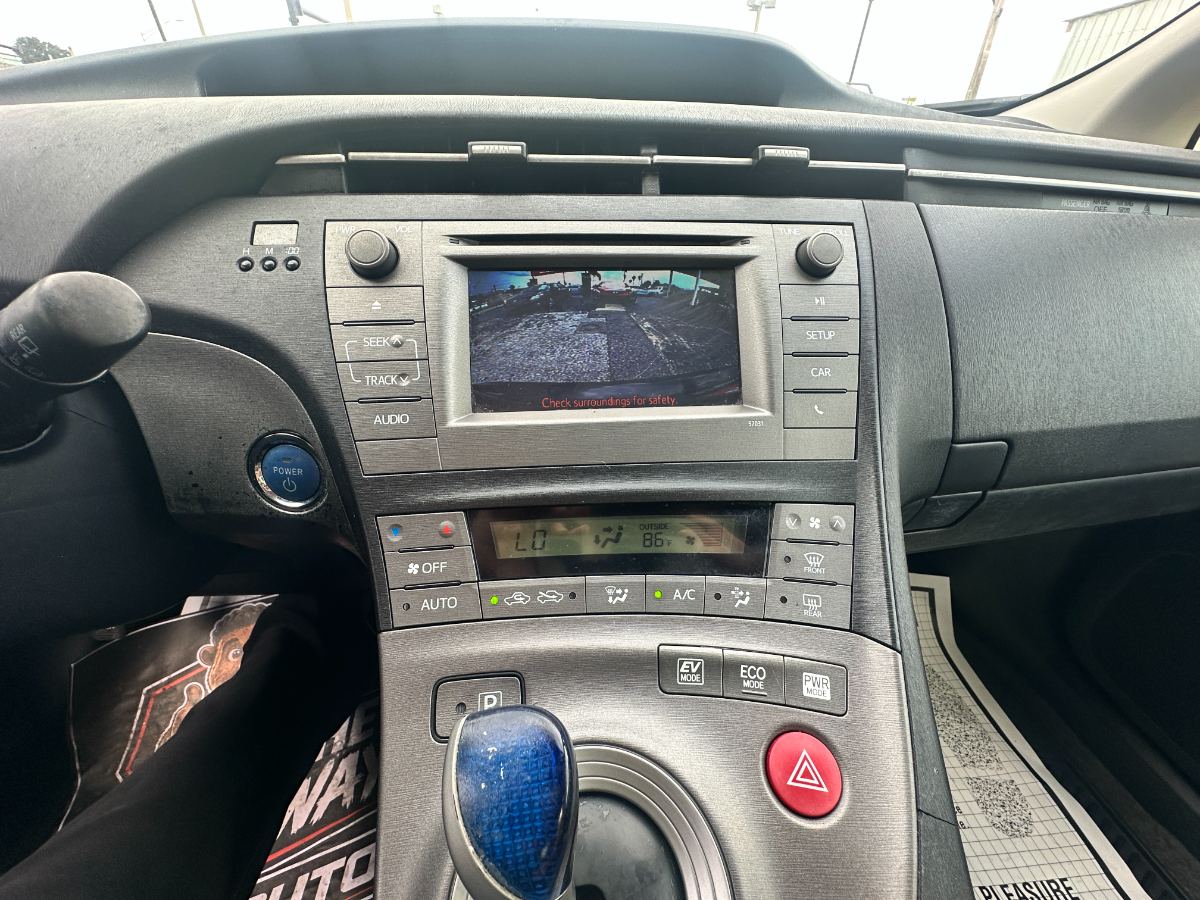 2015 Toyota Prius photo 25