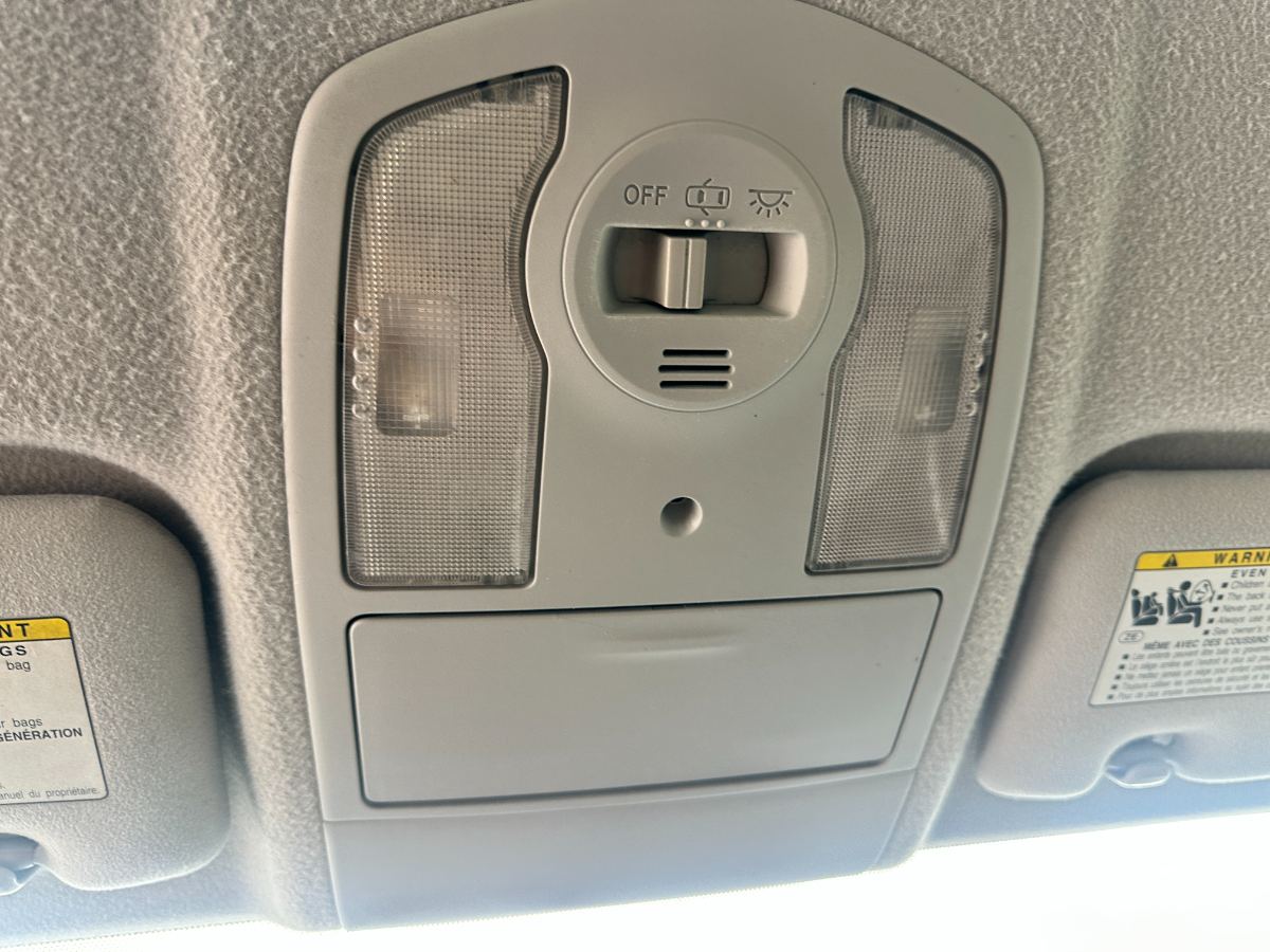 2015 Toyota Prius photo 26
