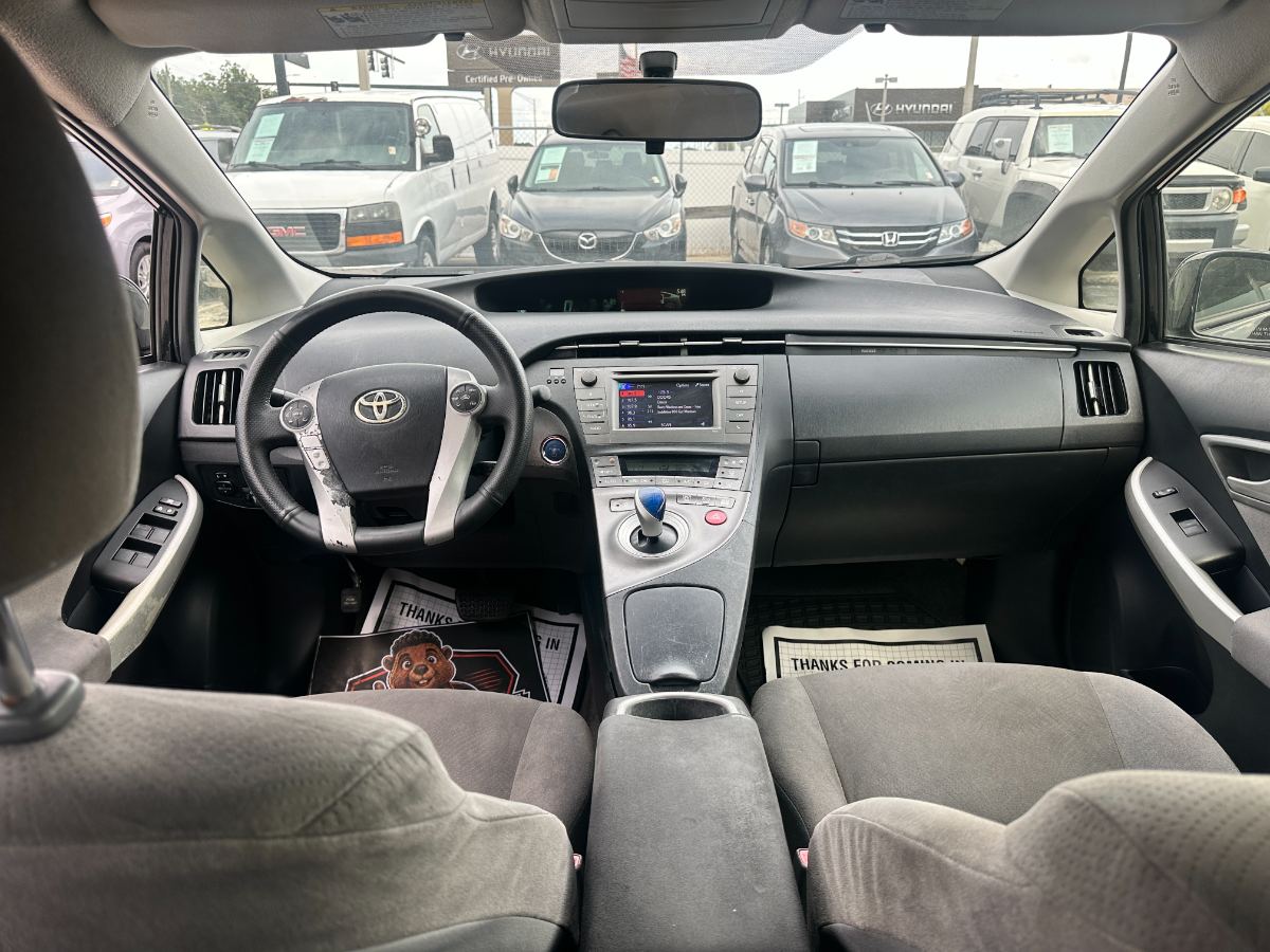 2015 Toyota Prius photo 28