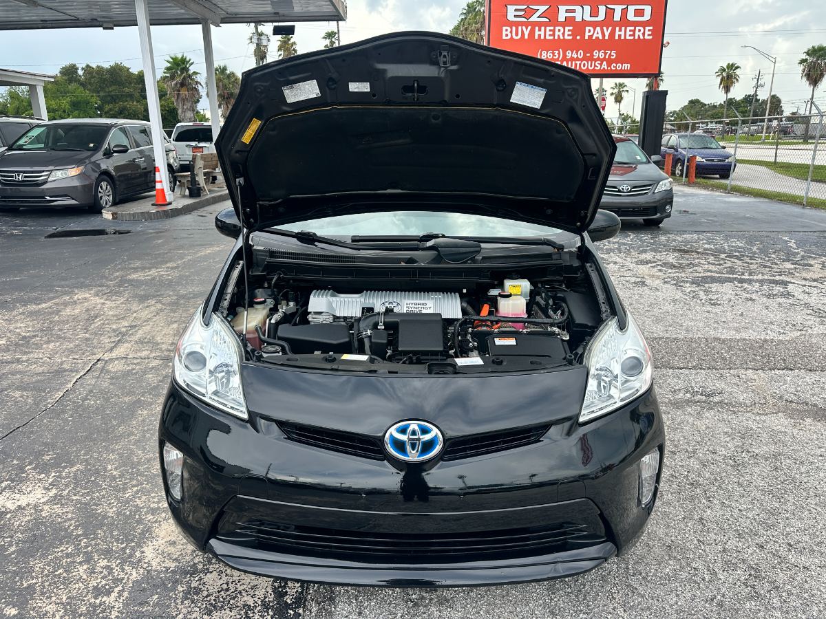2015 Toyota Prius photo 32