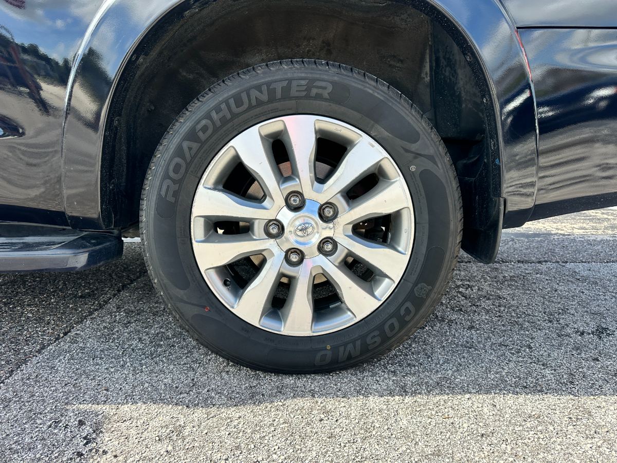 2008 Toyota Sequoia photo 11