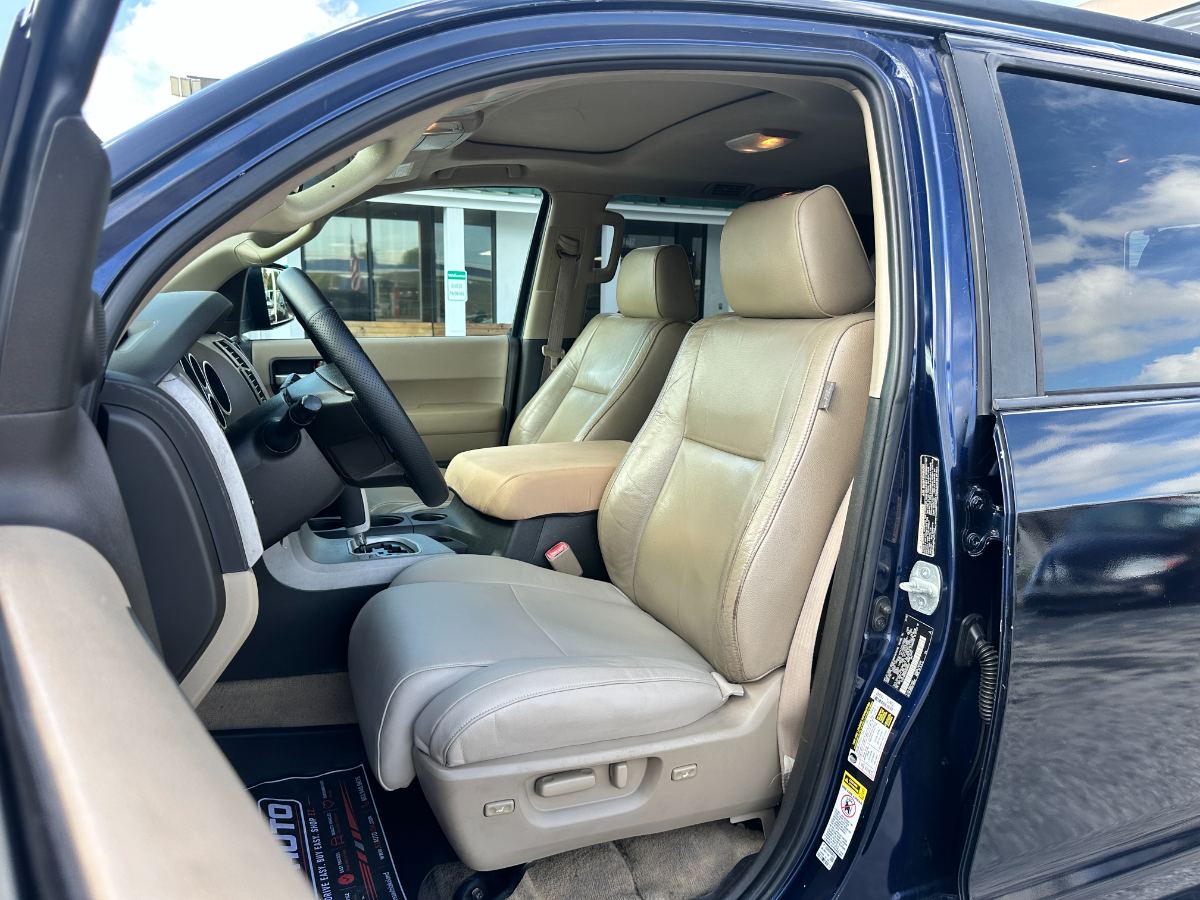 2008 Toyota Sequoia photo 14