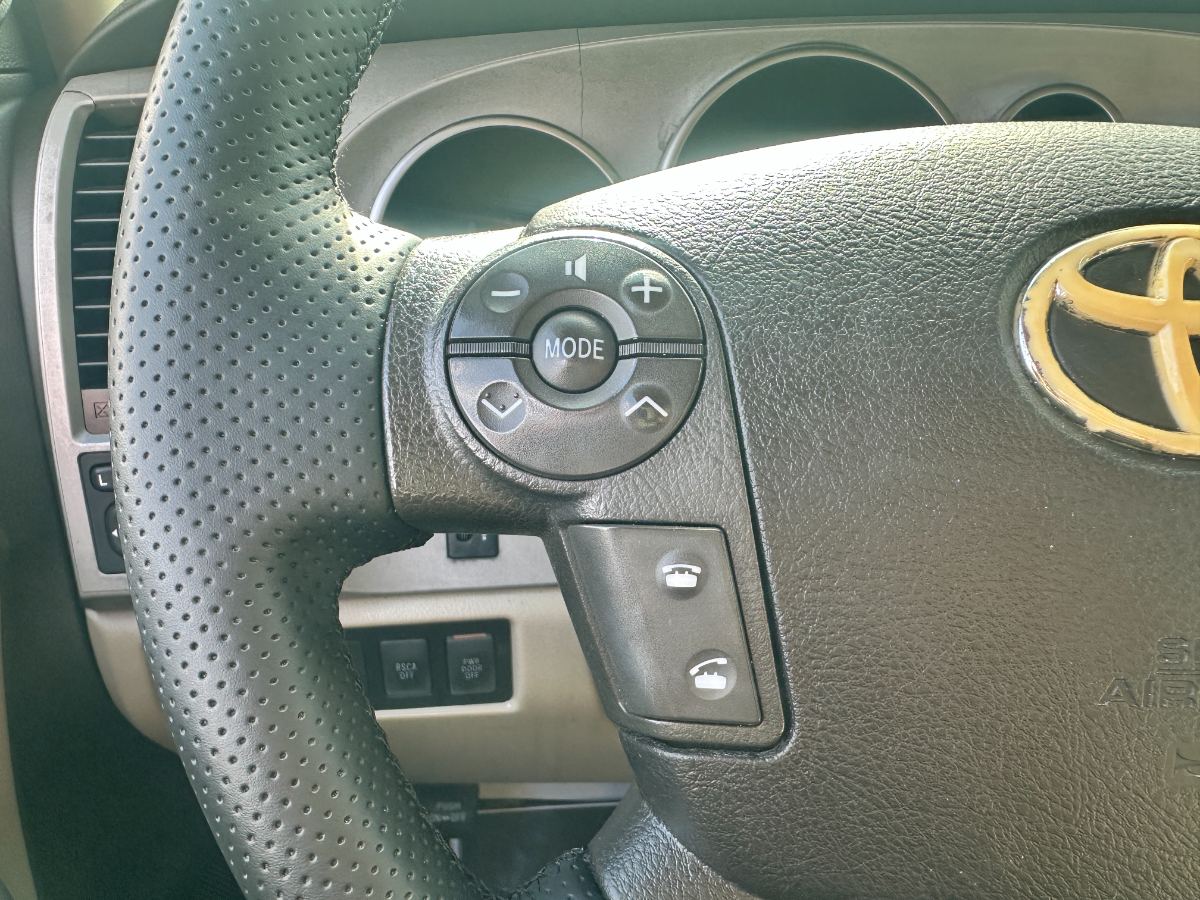 2008 Toyota Sequoia photo 18