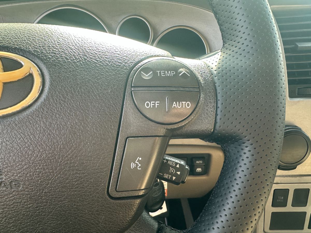 2008 Toyota Sequoia photo 19