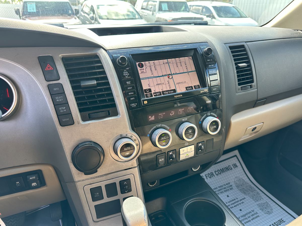 2008 Toyota Sequoia photo 20