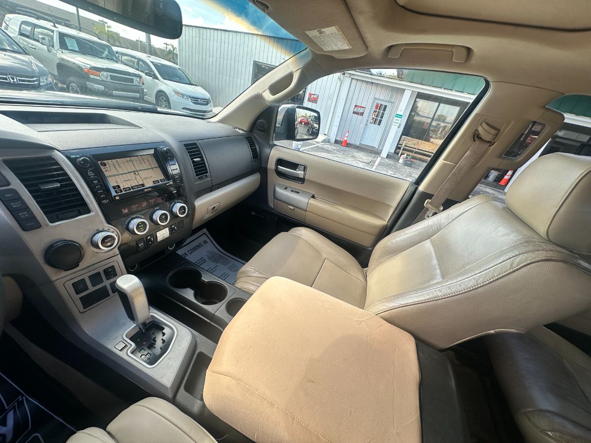 2008 Toyota Sequoia photo 23