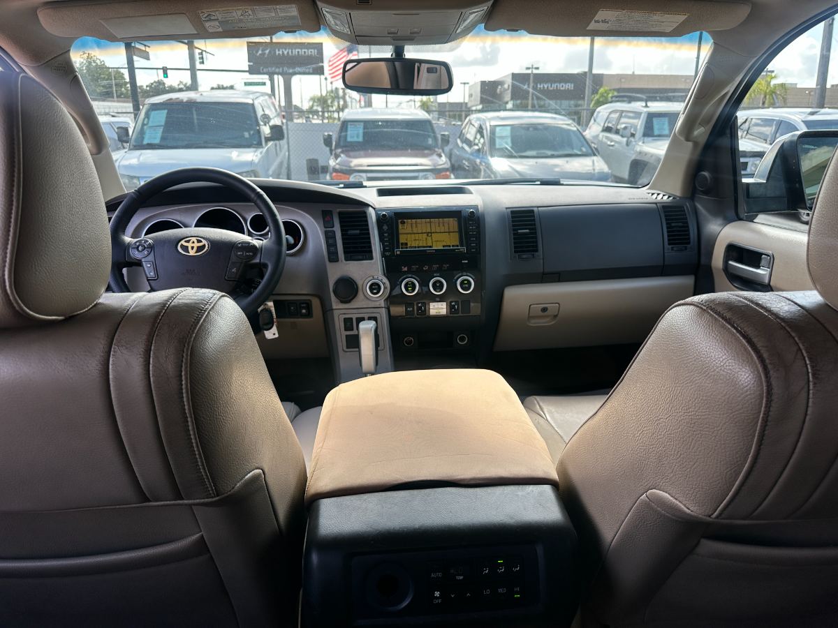 2008 Toyota Sequoia photo 25