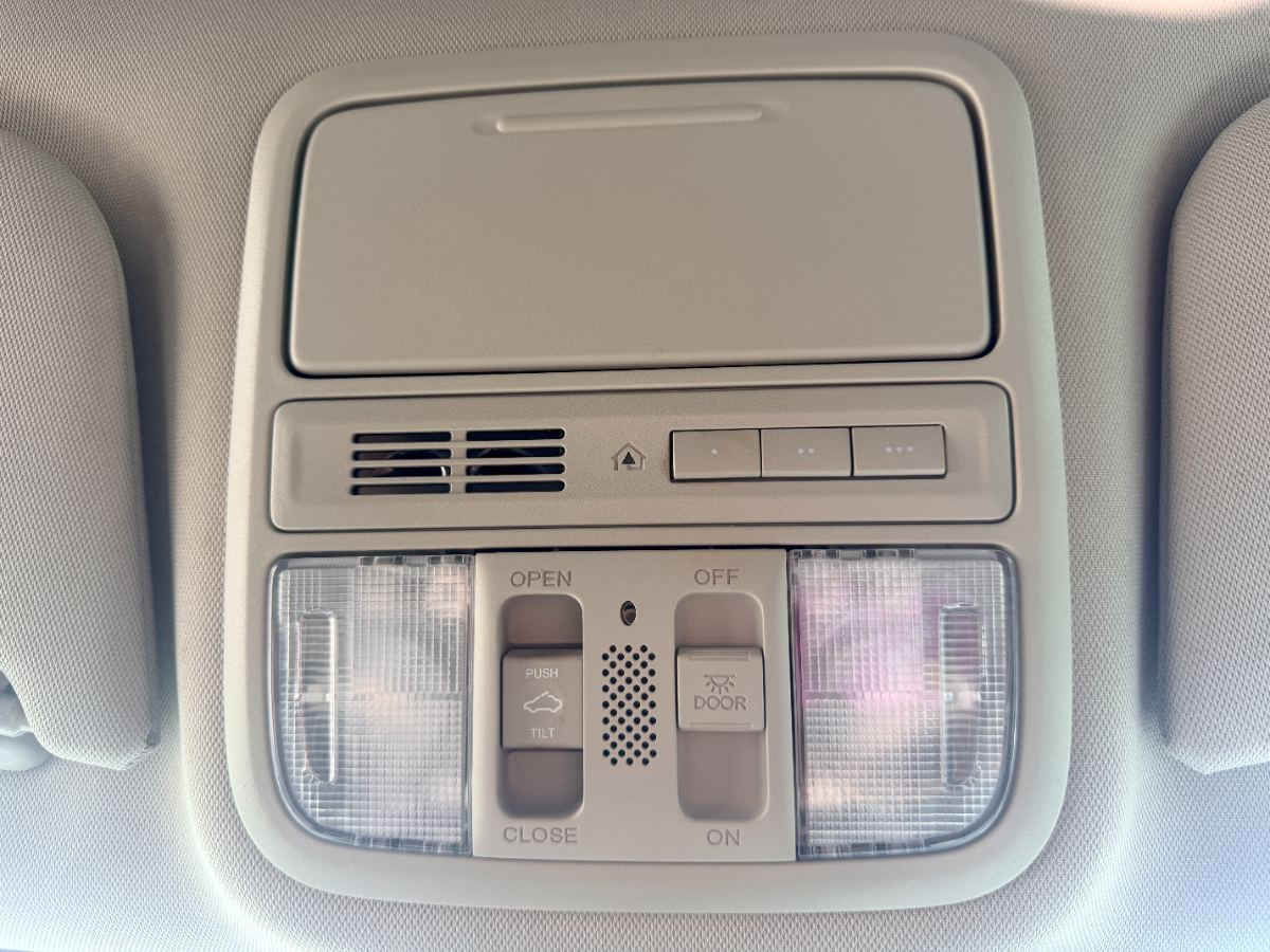 2014 Honda Odyssey photo 24