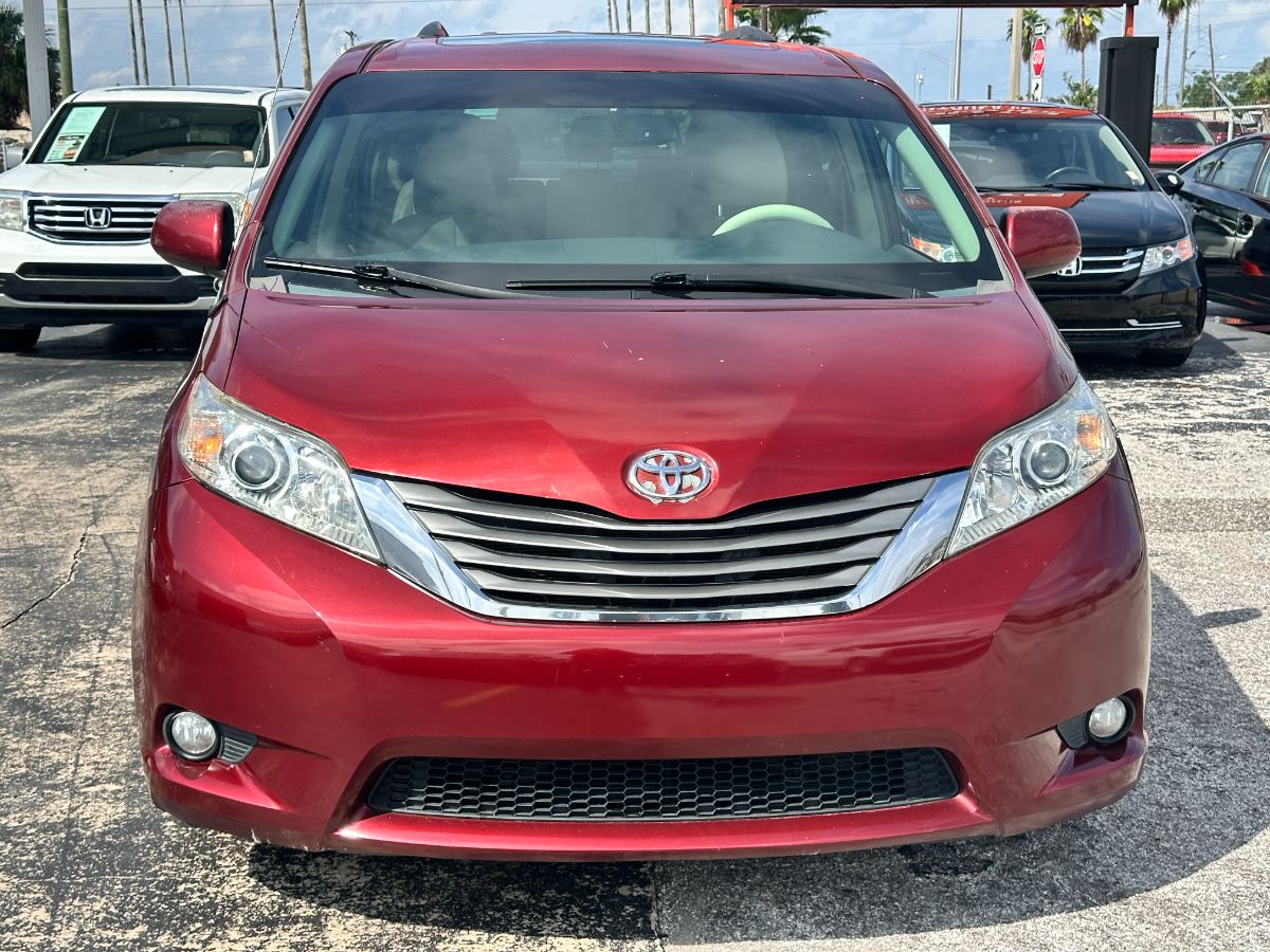 2012 Toyota Sienna foto 2