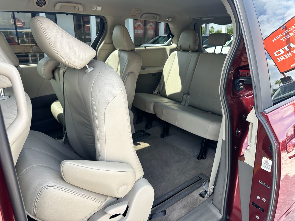 2012 Toyota Sienna foto 30
