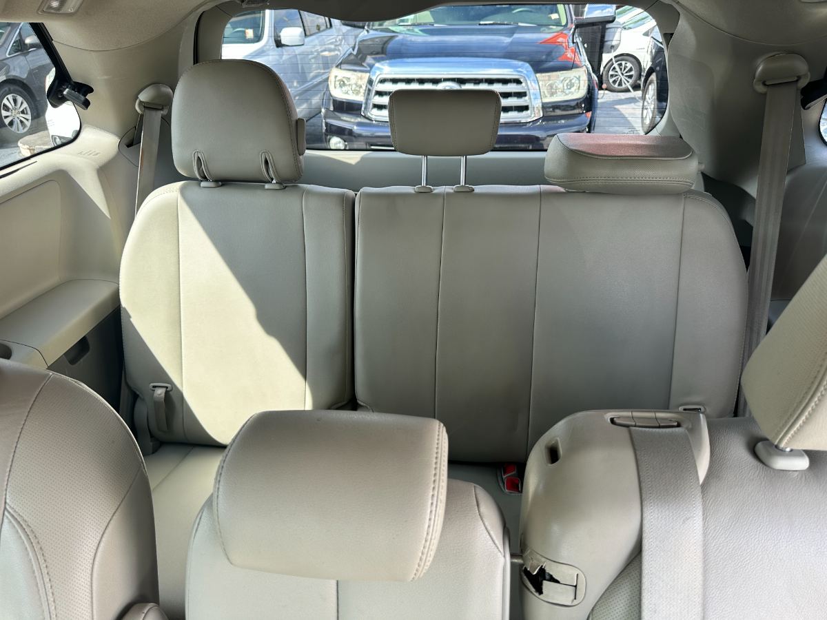 2012 Toyota Sienna foto 31