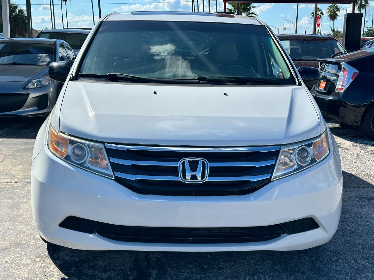 2011 Honda Odyssey photo 2
