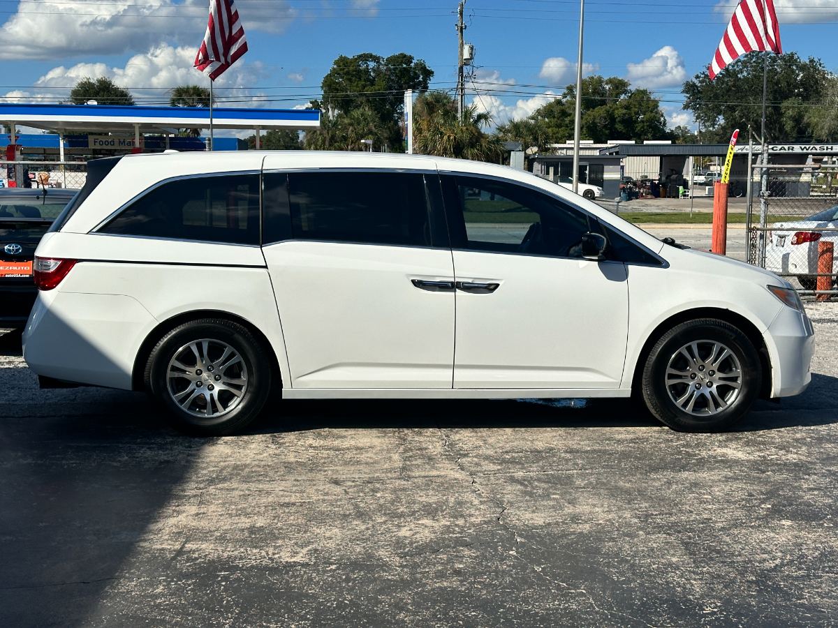 2011 Honda Odyssey photo 8